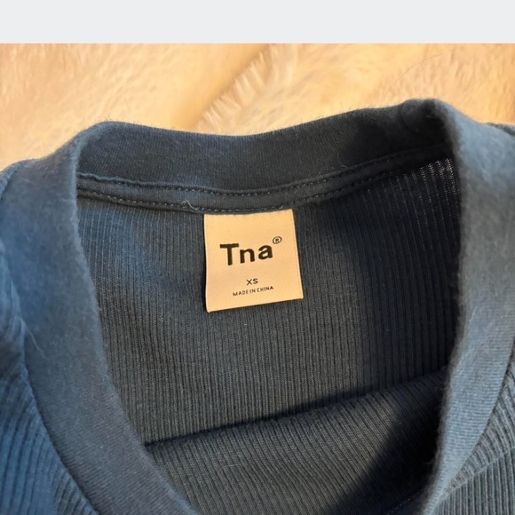 Aritzia long sleeve - Picture 2 of 2